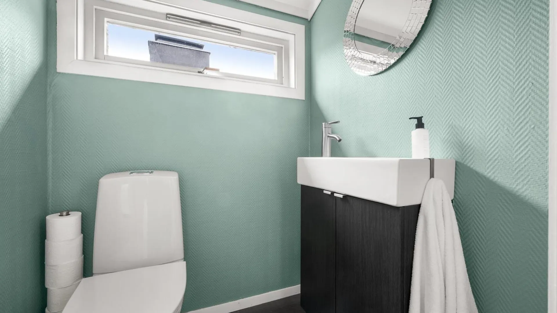 ברגן Historic Townhouse I With Rooftop & Free Parking דירה