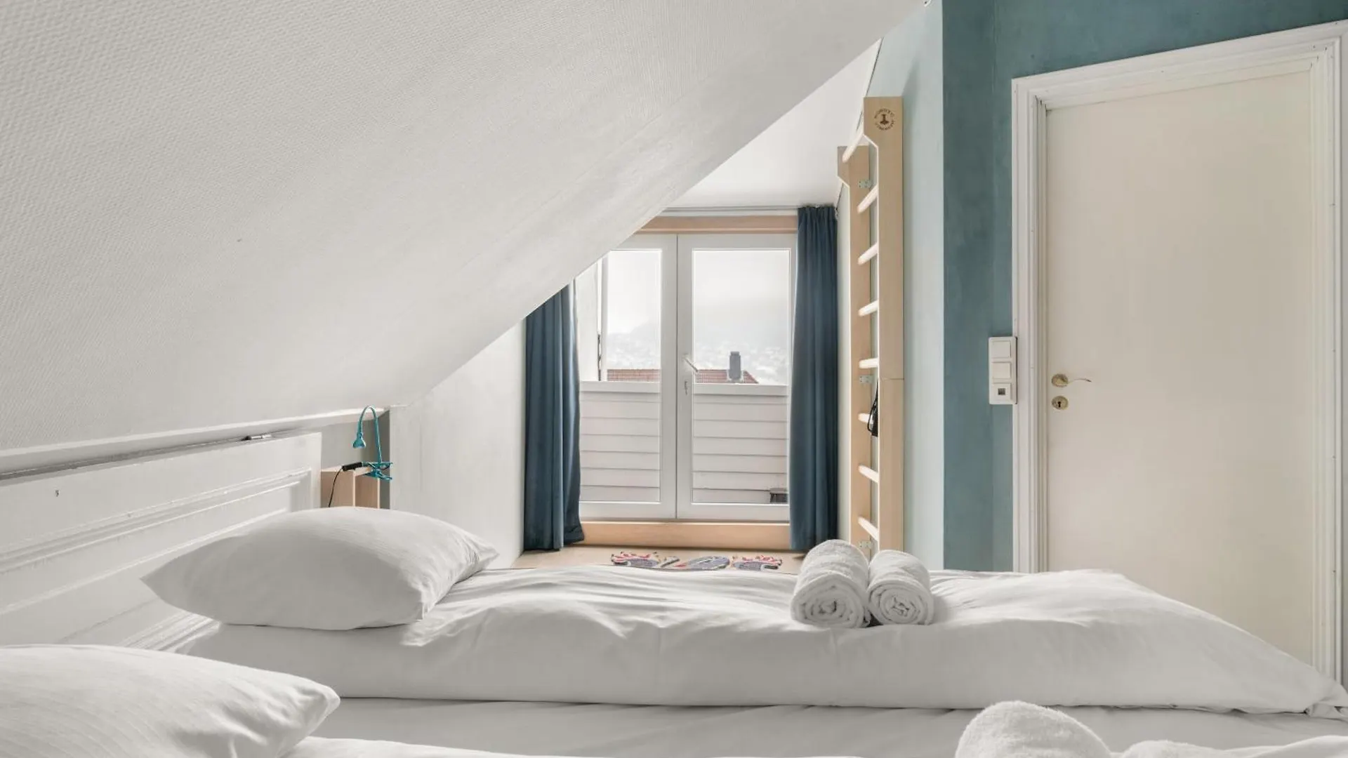 ברגן Historic Townhouse I With Rooftop & Free Parking